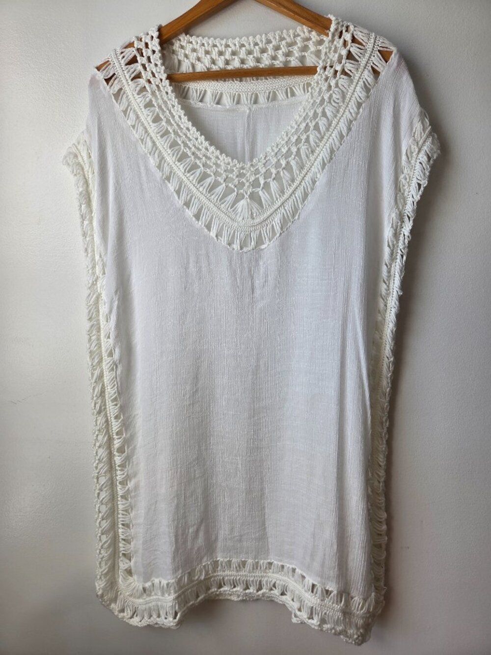 NEVER WORN WHITE CROCHETED BEACH/ SWIM COVER UP SIZE S/M